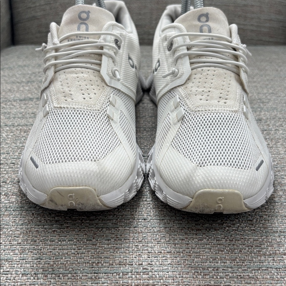 On Cloud 5 Running Shoes Sneakers in White Women’s Size 7 - Picture 3 of 8
